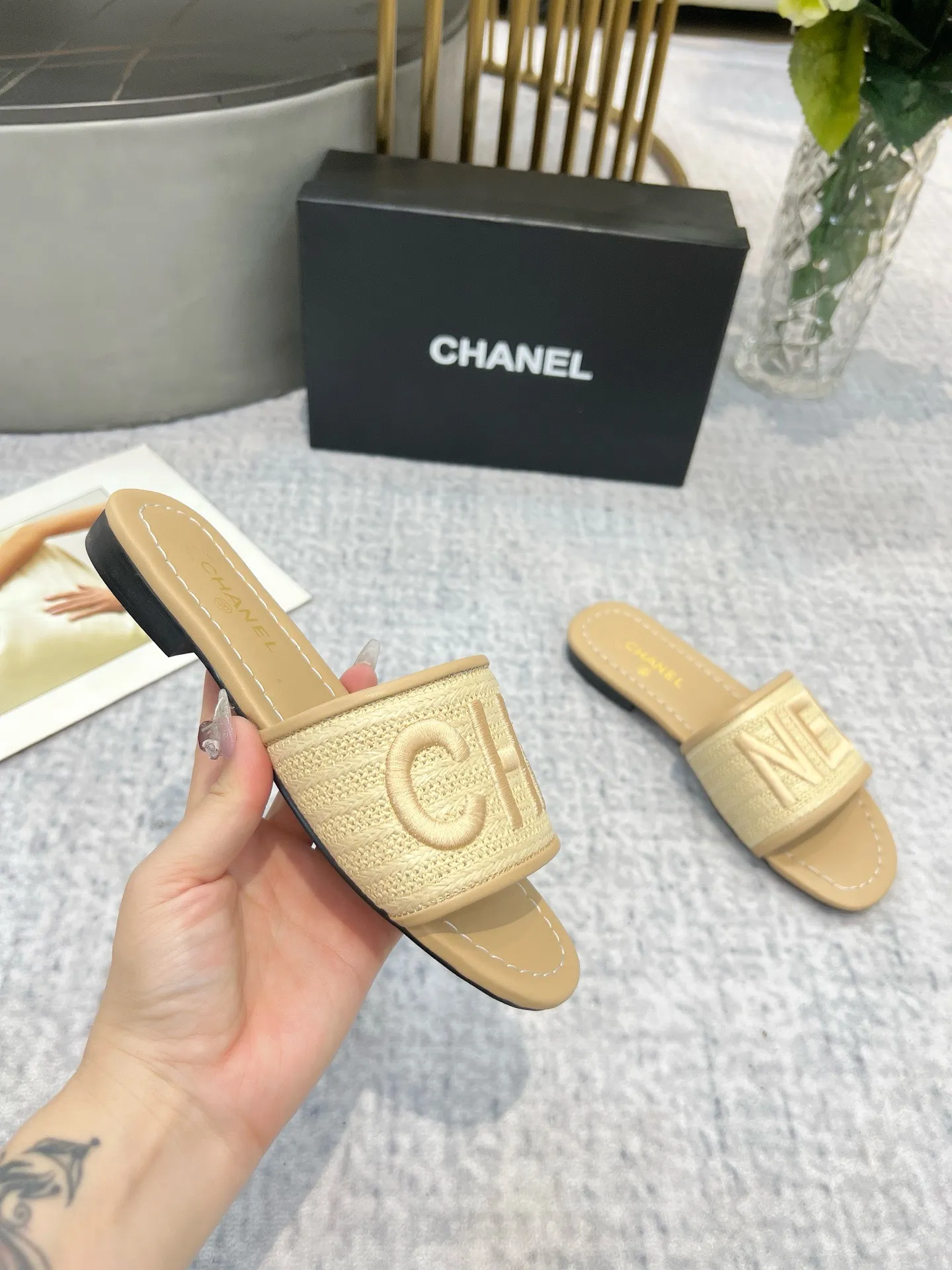 💕💕Factory direct selling price p340💕💕 Genuine leather sole +30 CHANEL, the upper uses three-dimensional electric embroidery technology, the upper foot is comfortable, soft and breathable, must-have size 35-43, leather sole +30